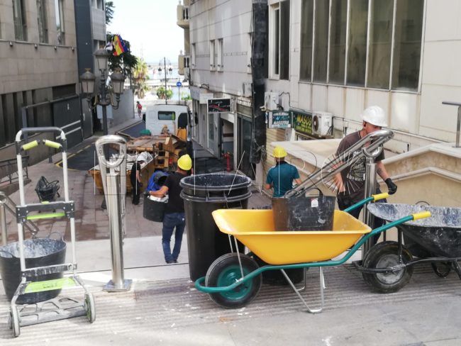 La limpieza del ‘Puerta de África’ tras el incendio terminará el viernes
