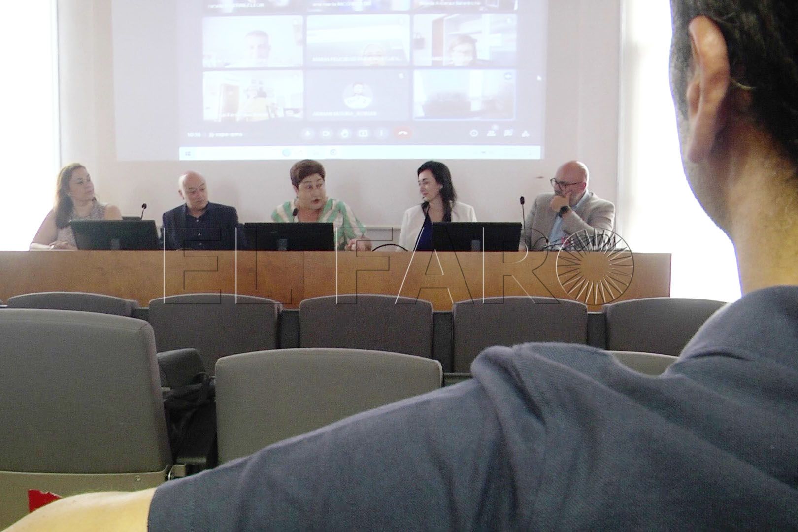proyecto-leyla-busca-graduado-trabajar-campus