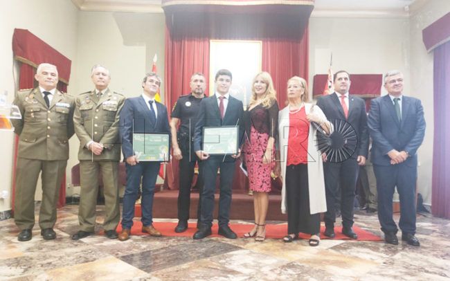 Óscar Pozo recibe el premio por su ‘Carta a un Militar Español’