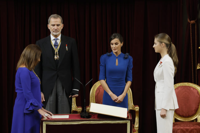 Leonor de Borbón jura cumplir la Constitución
