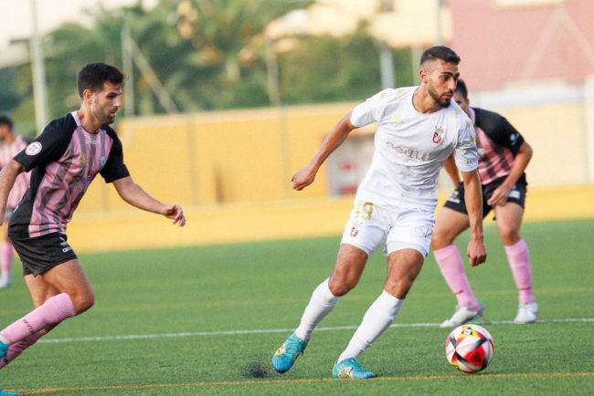 El Faro - El Ceuta B gana en el tramo final al Bollullos (2-0)