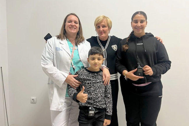 Ingesa coloca 4 nuevas bombas de insulina a menores con diabetes