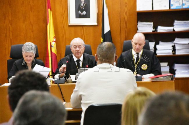 Más acusados ponen contra las cuerdas a López por la venta de casas