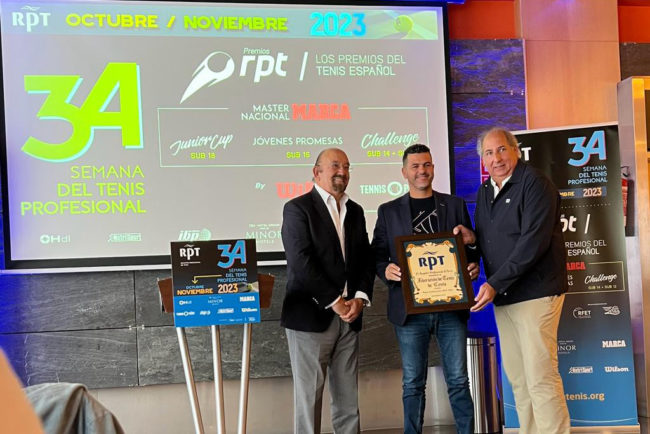 La Federación de Tenis de Ceuta recibe el premio a la mejor institución del 2023