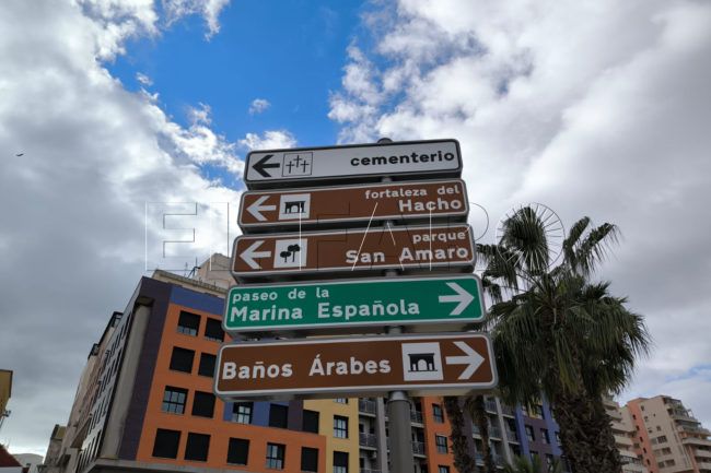 Comienza la instalación de  la nueva señalización informativa urbana
