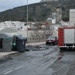 bomberos-contenedores-quemados-recinto-2