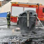 bomberos-contenedores-quemados-recinto-3