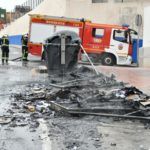 bomberos-contenedores-quemados-recinto-4