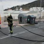 bomberos-contenedores-quemados-recinto-9