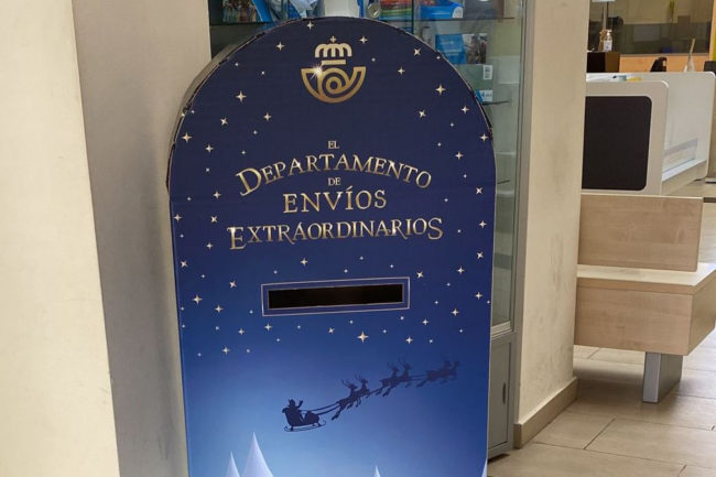Correos instala un Buzón Mágico para recibir las cartas navideñas