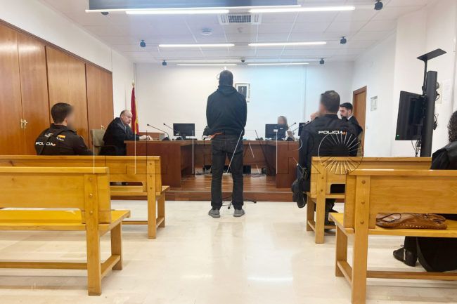 Internado en un centro tras romperle una costilla a un policía nacional