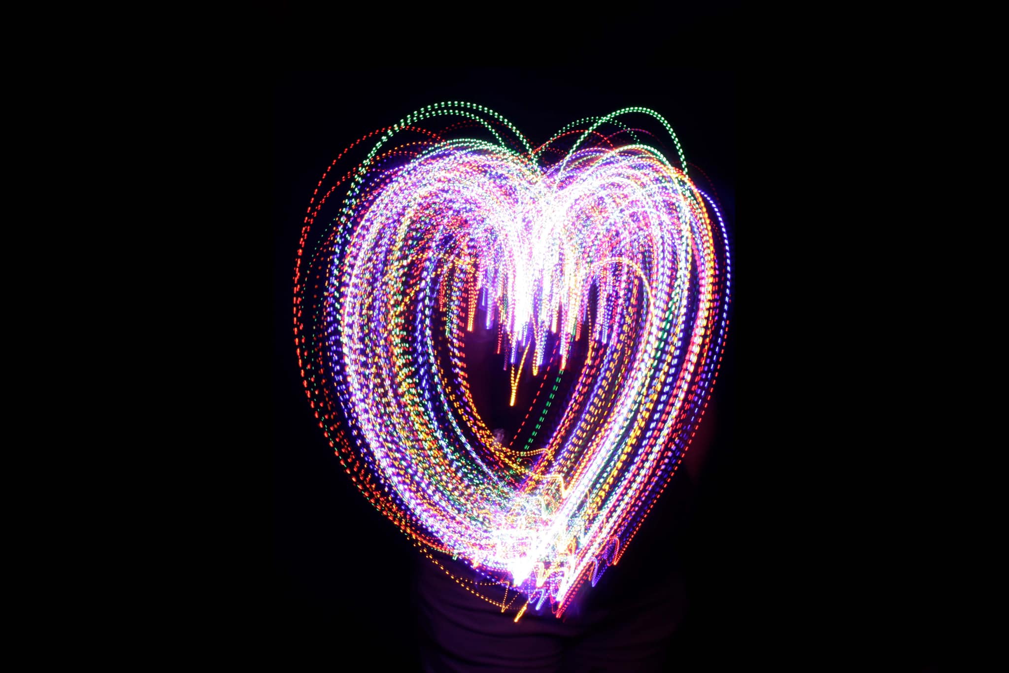 Los alumnos de la Escuela de Arte experimentan con lightpainting