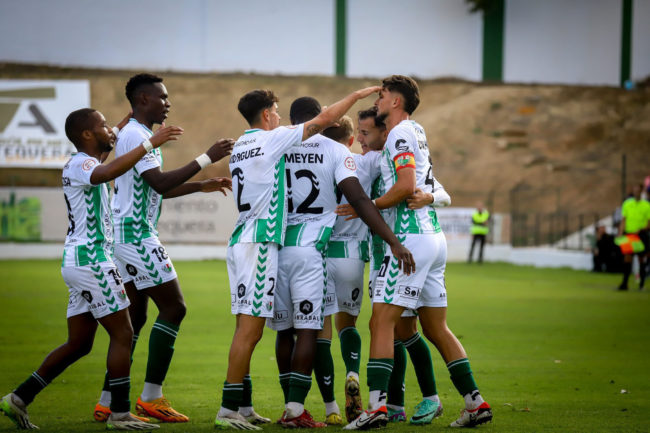 El Antequera se vino abajo al final