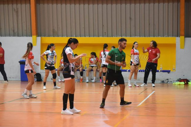 El BM Estudiantes da un paso de gigante hacia la salvación