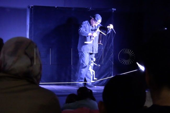 El Faro - Las marionetas de Toni Cruz cobran vida en la Estación del Ferrocarril
