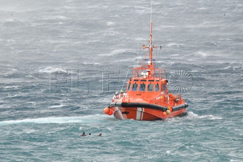 rescate-salvamar-atria-inmigrantes-mar-011