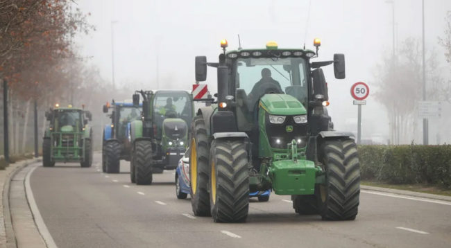 La tractorada obliga a posponer la firma del convenio con la Junta