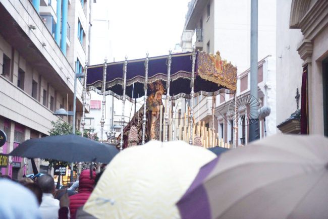 Los Remedios regresa a su templo al verse sorprendida por la lluvia