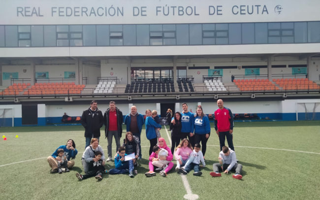 Los niños de Autismo Ceuta se divierten en el ‘Emilio Cózar’