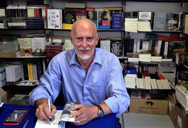 Javier Valenzuela: «Esta novela homenajea a la primera gran generación de periodistas mujeres»