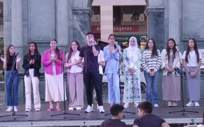 El grupo musical del centro Al Idrissi deleita con su actuación