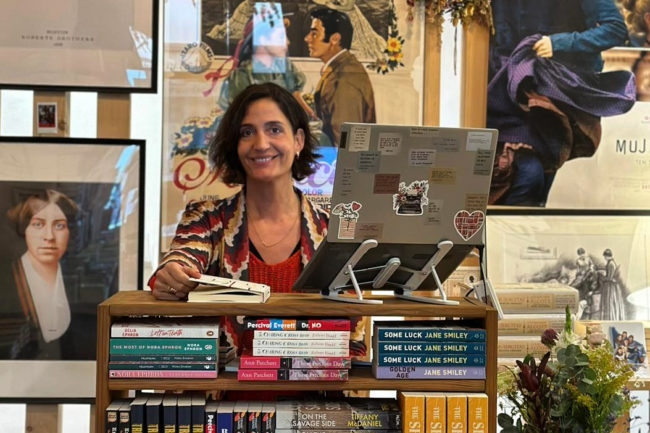 Laura Riñón: «El libro no va a desaparecer porque los lectores somos amantes del papel»