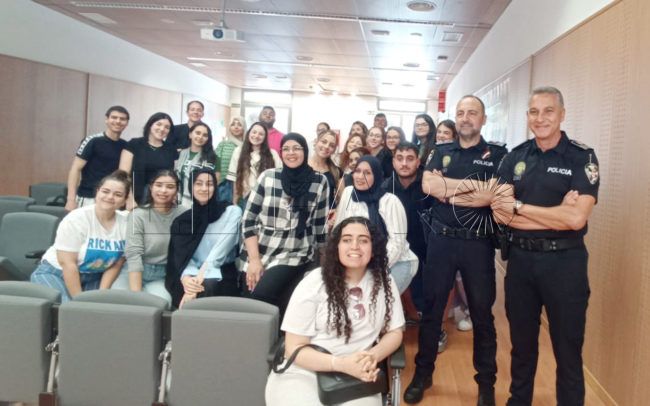 El Faro - A debate crear un comité entre educadores sociales y policías locales