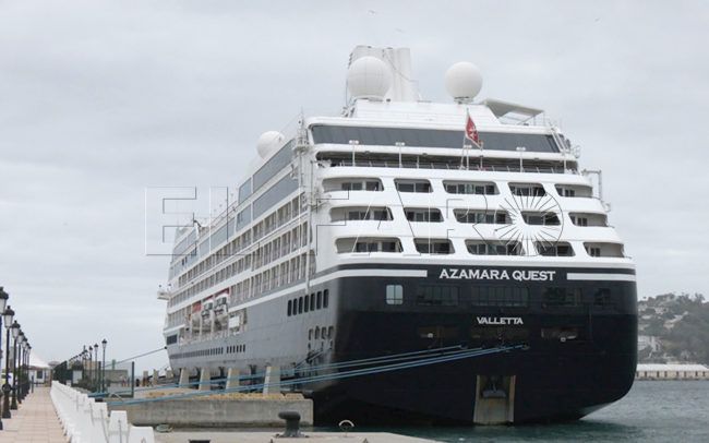 Más de 600 turistas descubren Ceuta con el buque Azamara Quest