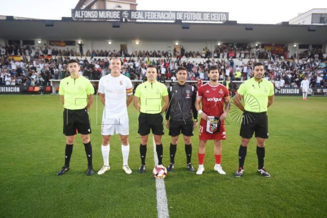 El Ceuta muestra su «descontento» con el arbitraje ante el Nàstic