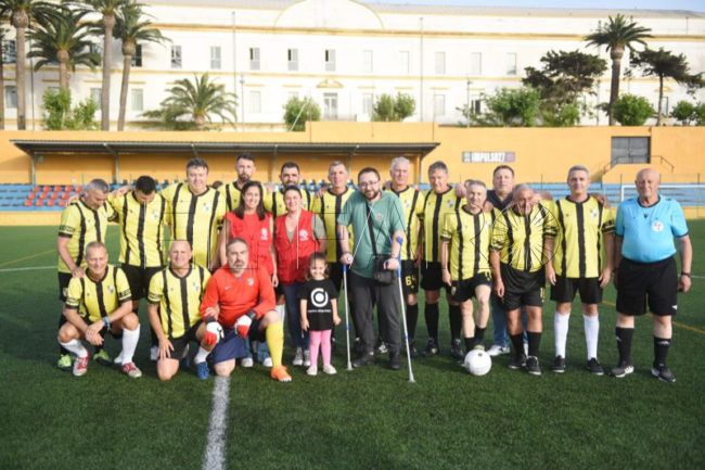 El fútbol veterano recauda fondos