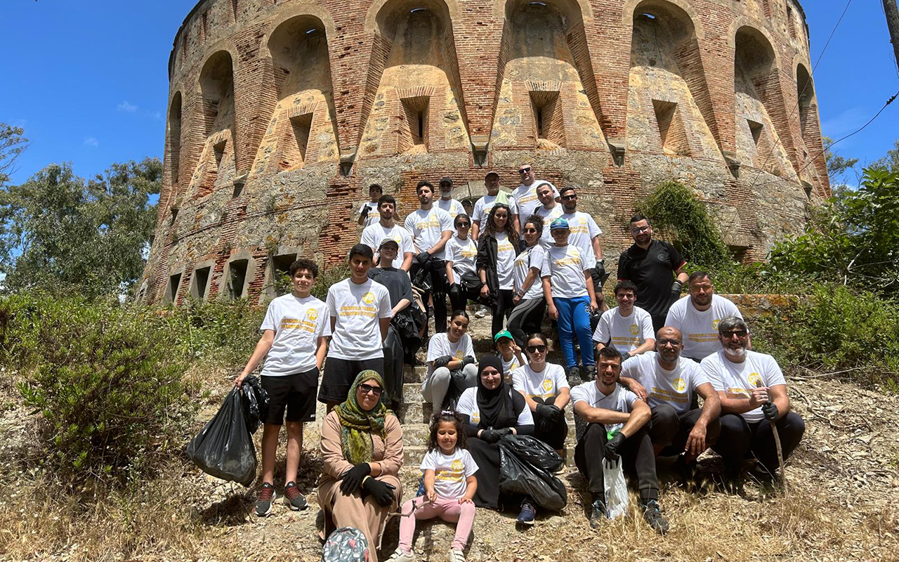 Los jóvenes de Ceuta Ya! lideran una jornada de limpieza en García Aldave 
