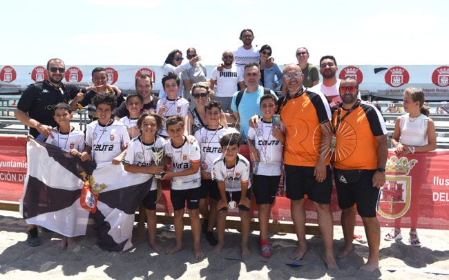 Maruan: «Queríamos hacer algo distinto y surgió el fútbol playa»
