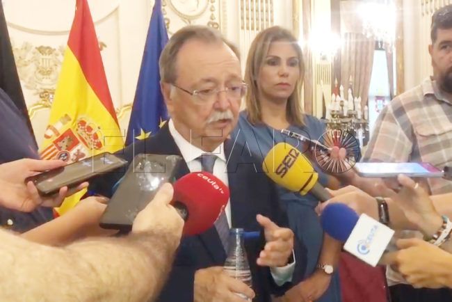 Vivas destaca la colaboración de Marruecos, que paró a 300 nadadores