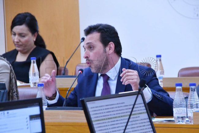 Vox-Ceuta carga contra el director de la Policía para asociar inmigración y delincuencia