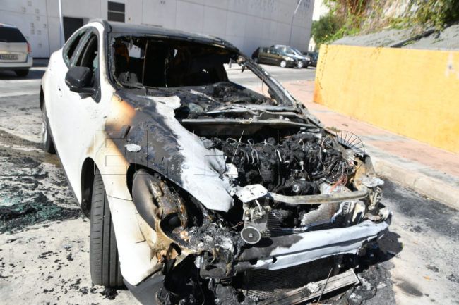 La cultura del fuego se hace fuerte: otro coche quemado