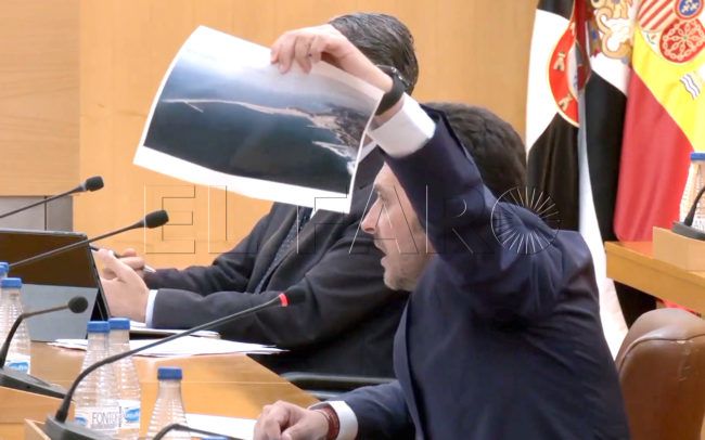 Vox, tildado de «gentuza», se queda solo en su teoría de los espigones