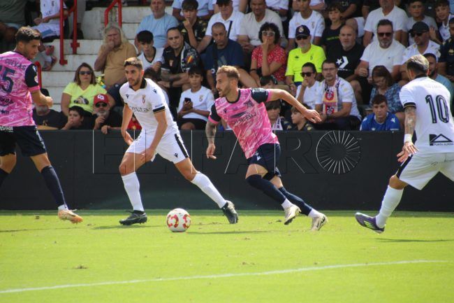 El Ceuta logra un empate ante el Sanluqueño en un partido complicado (2-2)
