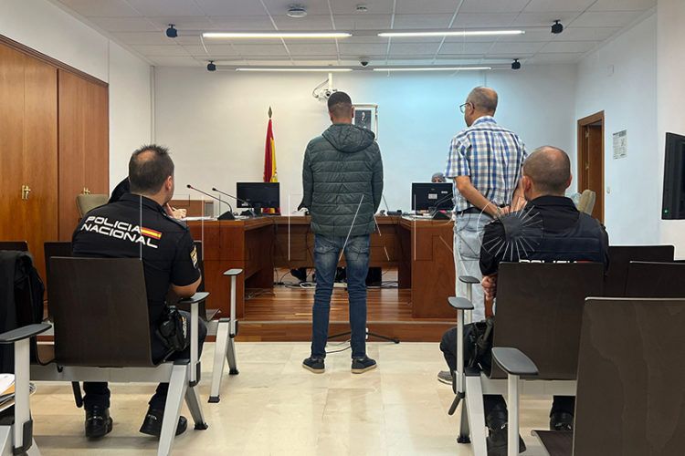 condenado-intentar-embarcar-hachis-salpicadero