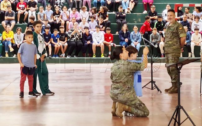 Músicos por un día: alumnos del ‘García Lorca’ dirigen la banda de la Comgeceu