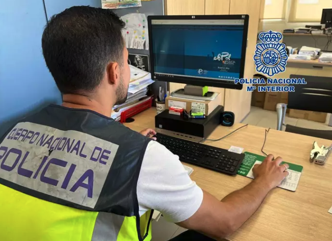 Hackearon el sistema de citas de Extranjería con ‘bots’ y las vendían a inmigrantes