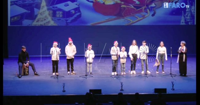 Los niños de San José deleitan al público con su espíritu navideño