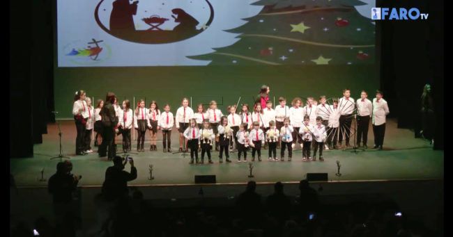 El coro infantil Adoratrices abre el concurso por todo lo alto