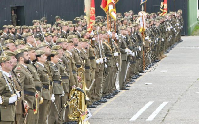 Artillería rinde honores por todo lo alto a su patrona, Santa Bárbara