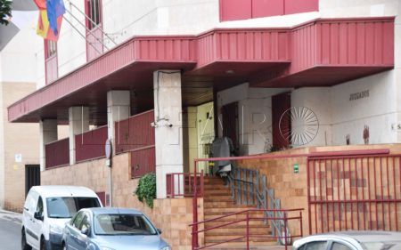 Condenado tras intentar clavar un cuchillo a un policía y agredir a un sanitario