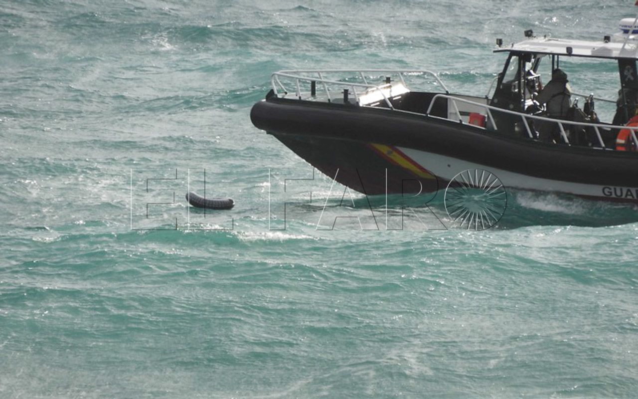 rescate-inmigrantes-Guardia-Civil-temporal-011