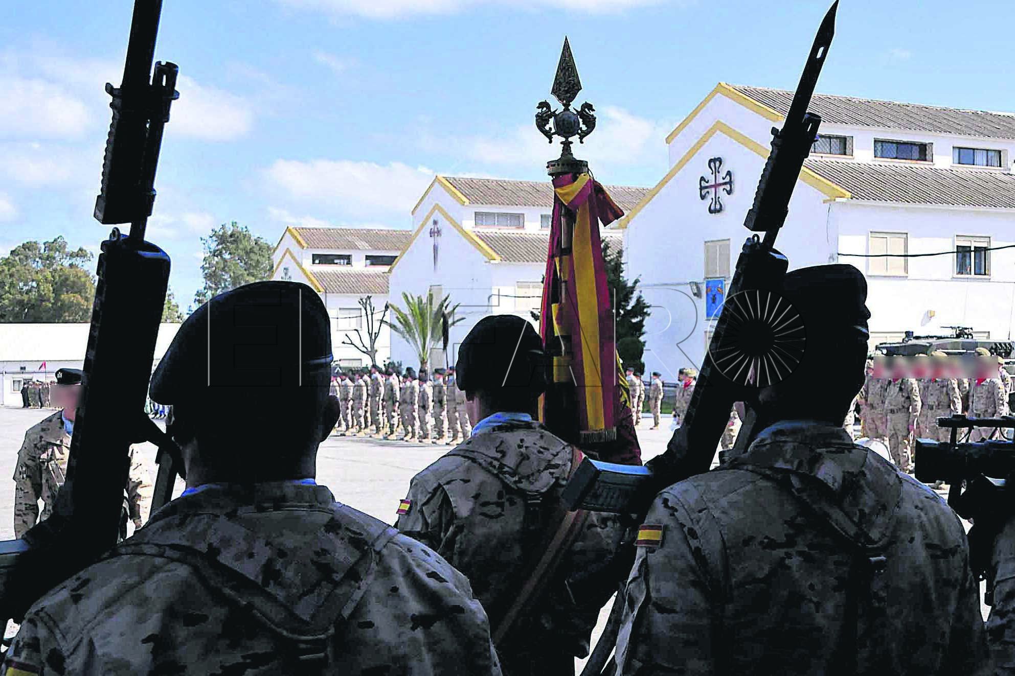 militares-espalda-caballeria