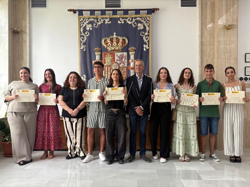delegacion-reconoce-mejores-estudiantes-centro-002