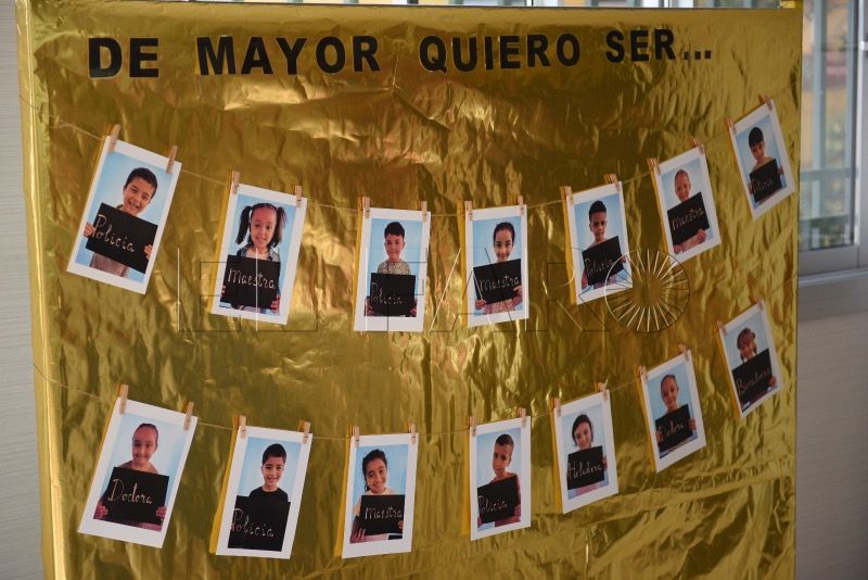 mas-pequenos-rosalia-castro-graduan-2025