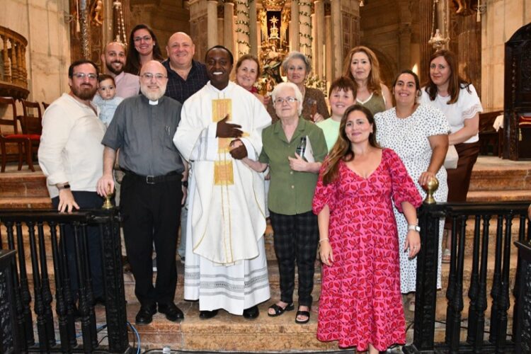 padre-george-gitahi-ordenado-sacerdote-007