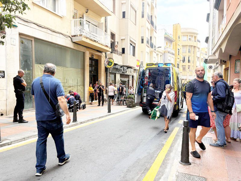 fallece-hombre-precipitarse-balcon-calle-real